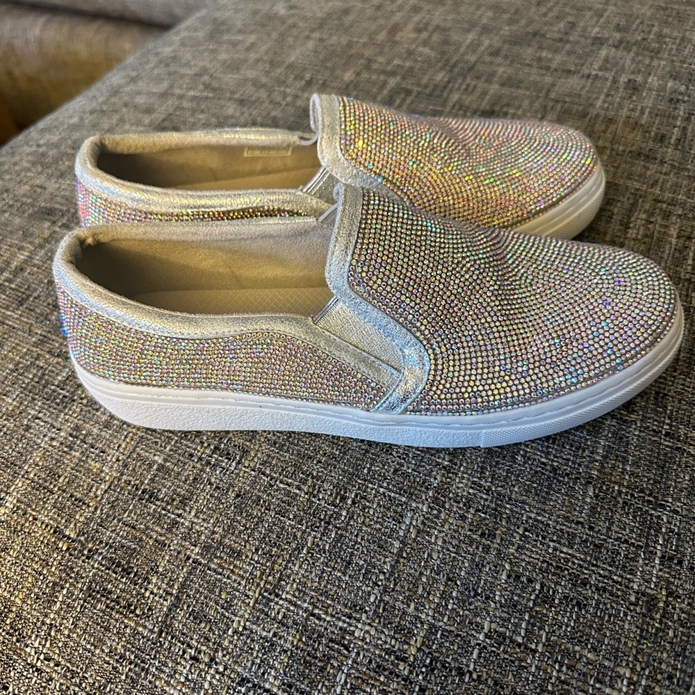 Sketchers iridescent rhinestones slip on sneakers air
cooled memory foam US7